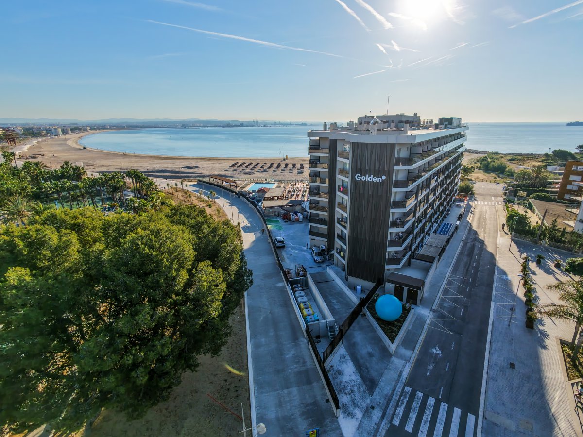 Renovación de la envolvente arquitectónica del Hotel Golden Don Aire Beach